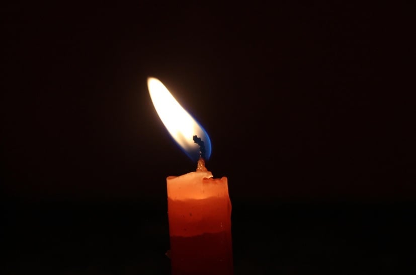 Single remembrance candle for cremation planning in Orange City, FL.